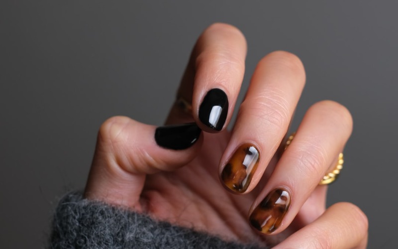 Powder Dip Nails vs Acrylics: Which is Best? - Moms Austin