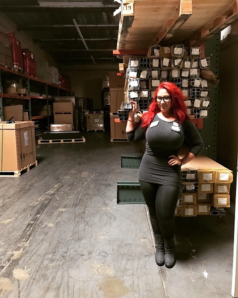 Red Hairstyle to Match the Halloween Spirit
